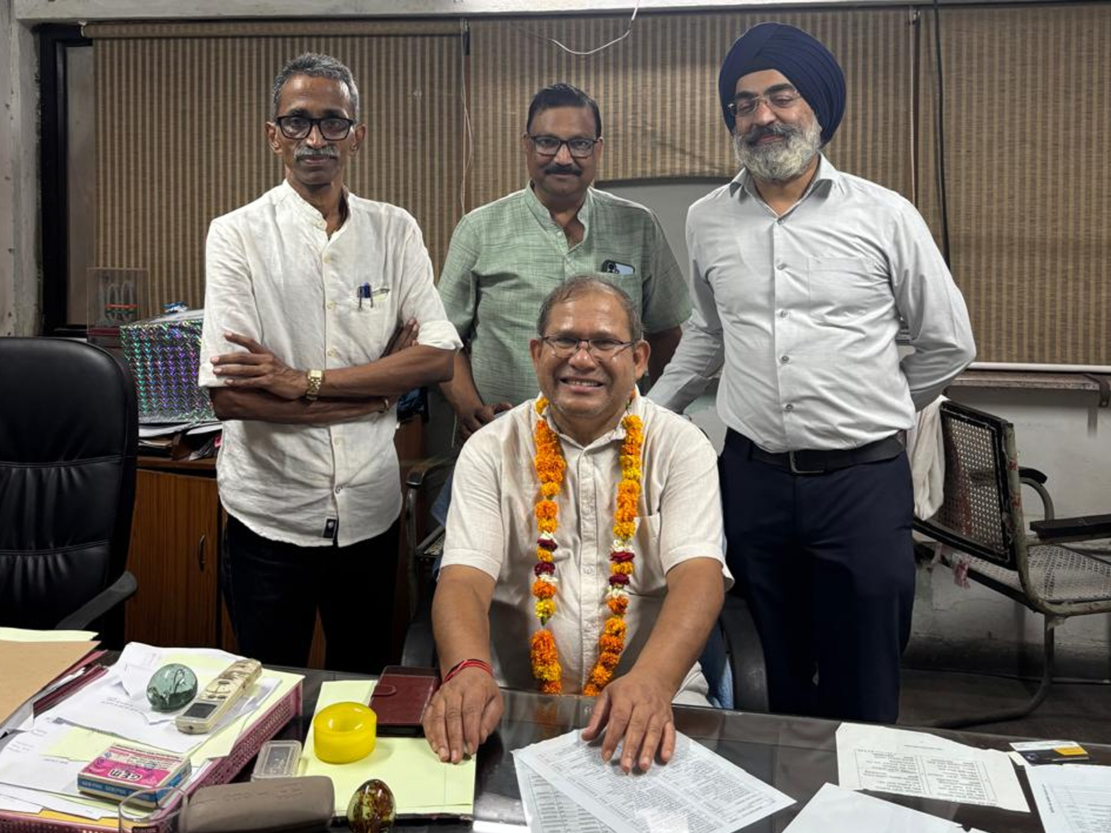 श्री बाबूलाल मीना, उपनिदेशक (भाषा) एवं श्री द्वारका दास अवर श्रेणी लिपिक का सेवानिवृत्ति कार्यक्रम